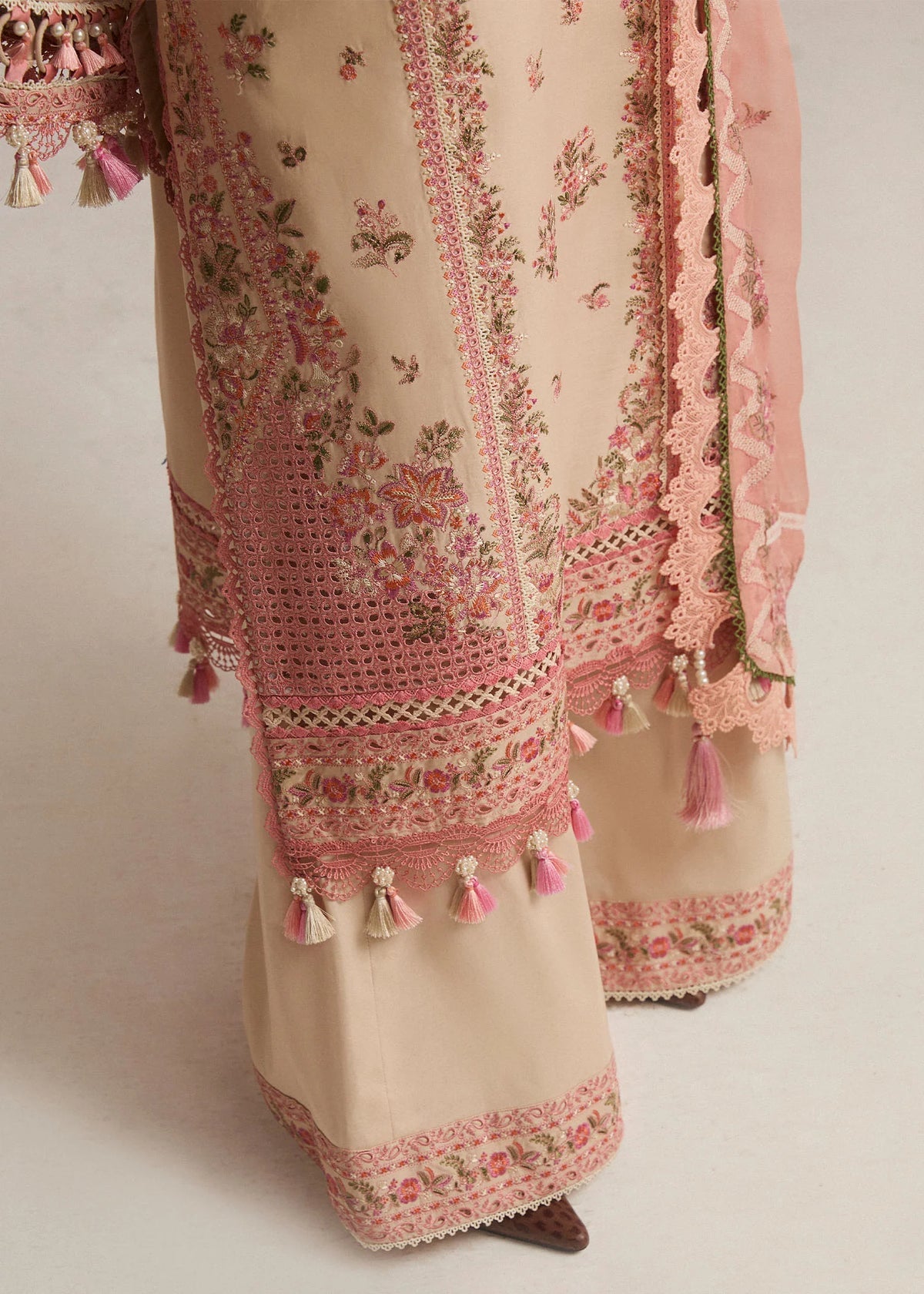 Hussain Rehar FF-003 Luxury Lawn Embroidered 3Pc Suit