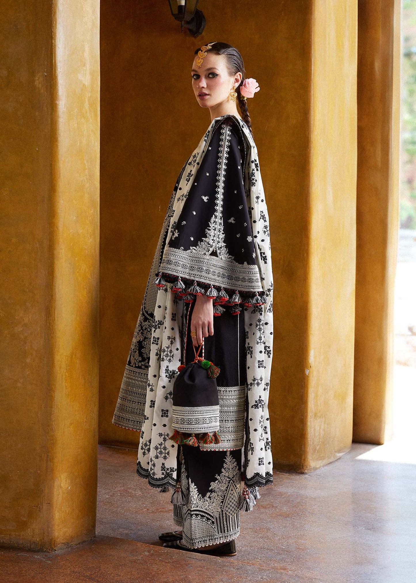 Hussain Rehar FF-004 Luxury Lawn Embroidered 3Pc Suit